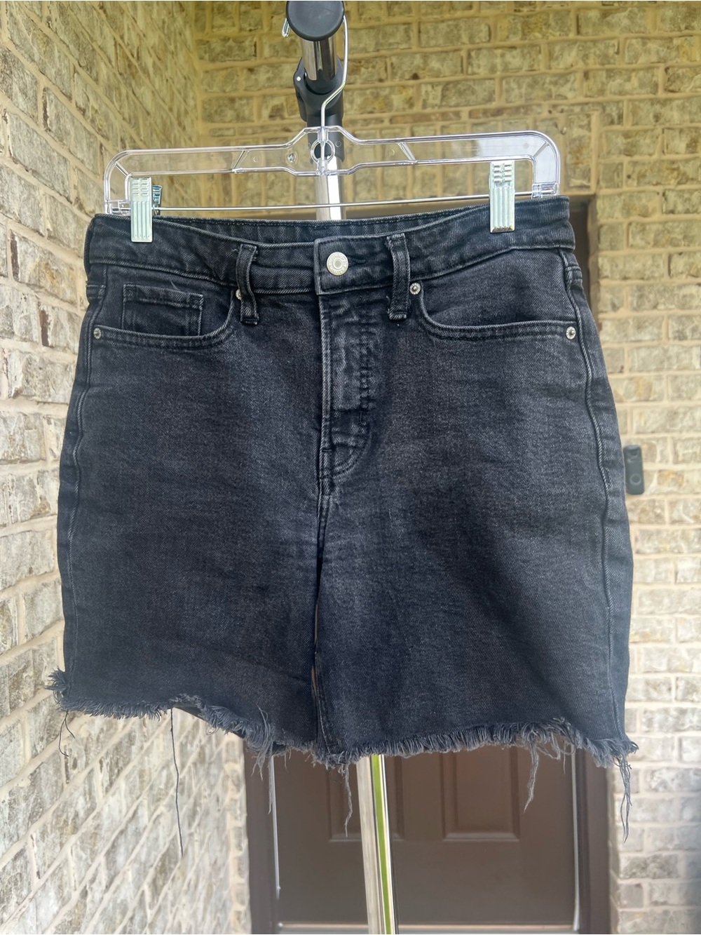 Old navy women’s OG straight high-rise black denim shorts size 28